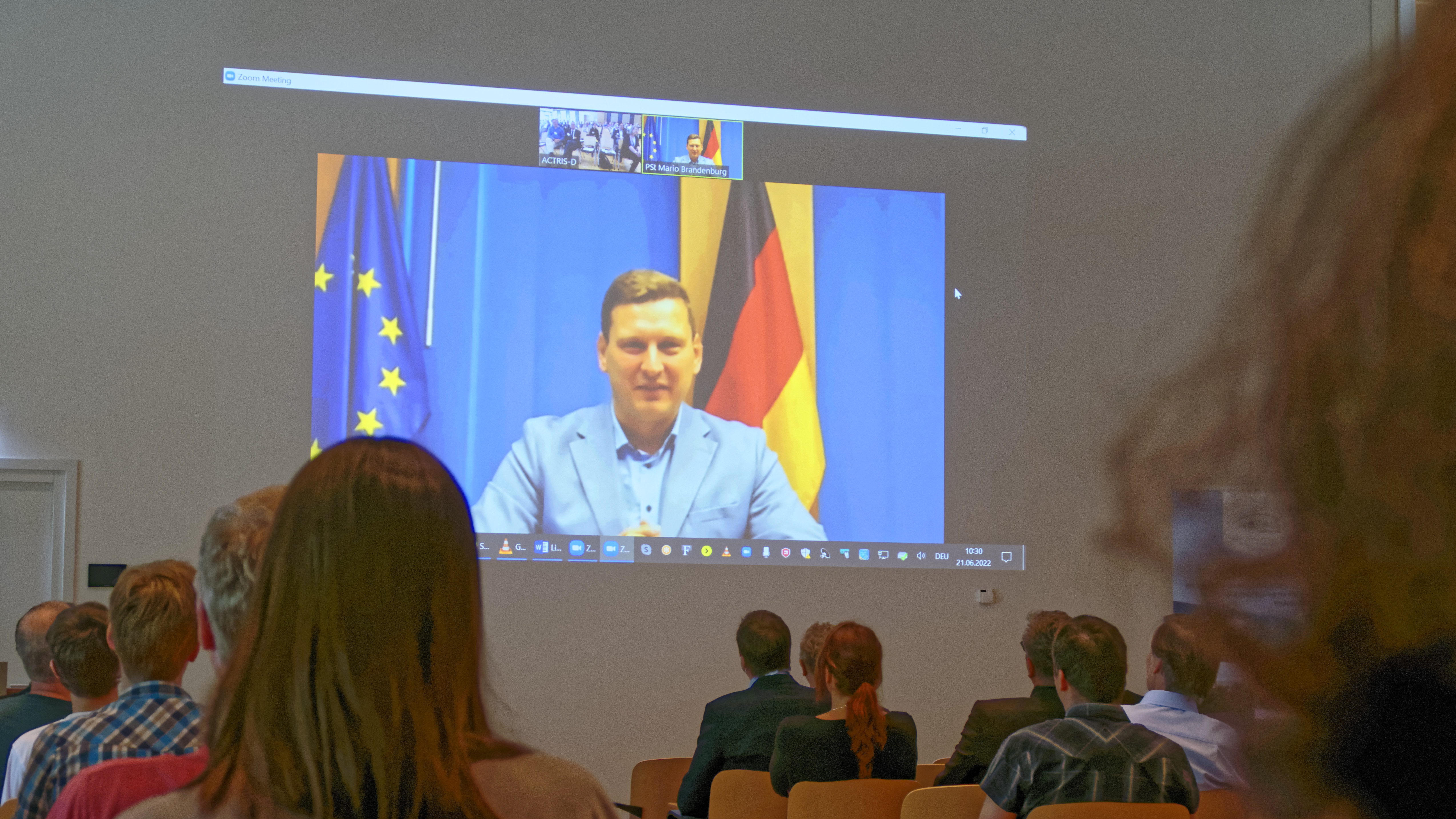 Mario Brandenburg, Parliamentary State Secretary at the Federal Ministry of Education and Research, welcomed the participants per video link.