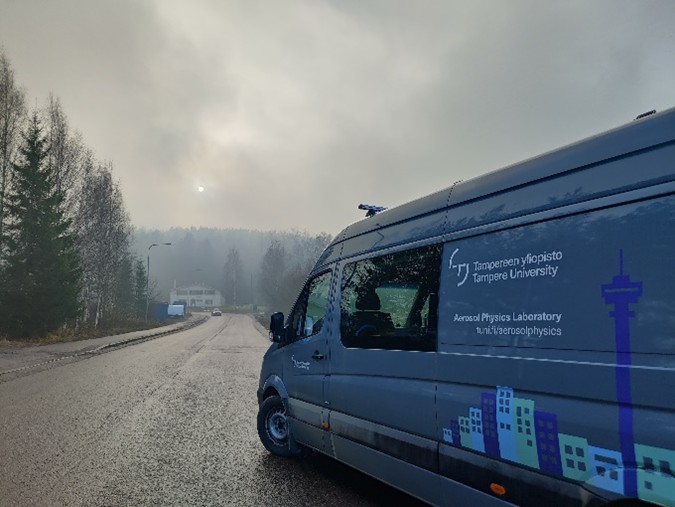 Aerosol and Trace Gas Mobile Laboratory (ATMo-Lab)