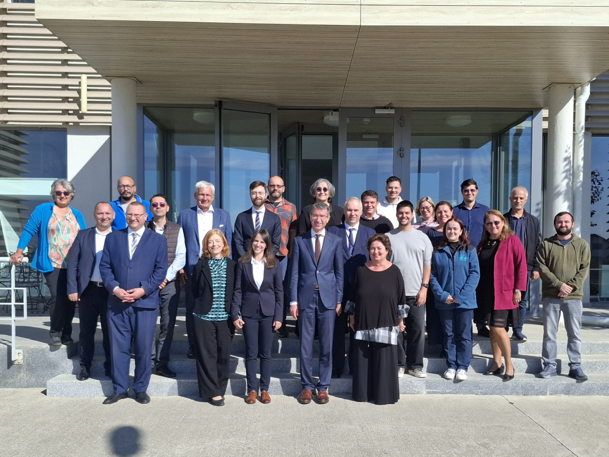 Group photo of the visit of the DG RTD at RADO-Bucharest